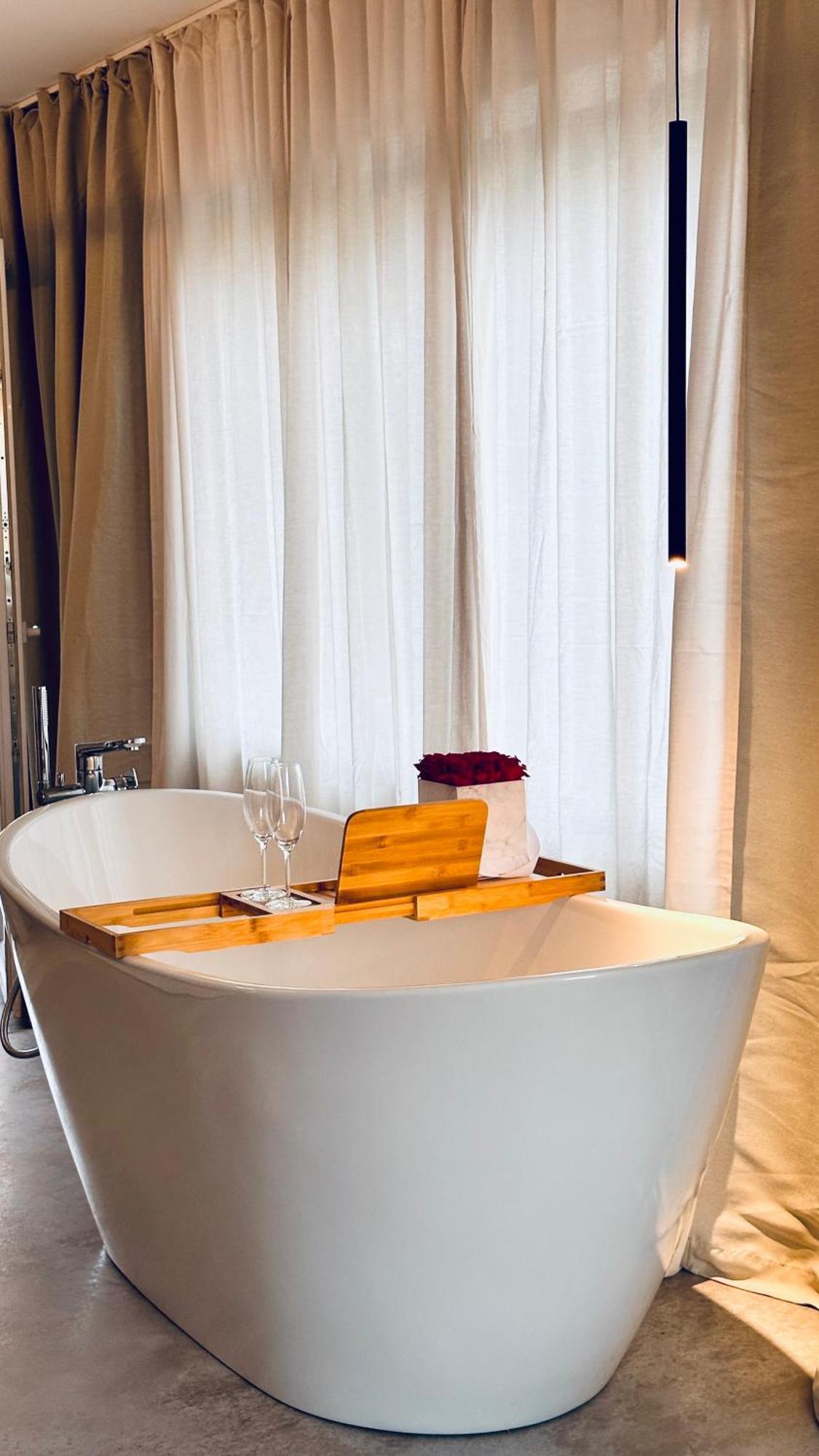 Leonardo Wuerzburg I Freistehende Badwanne Apartment Exterior foto