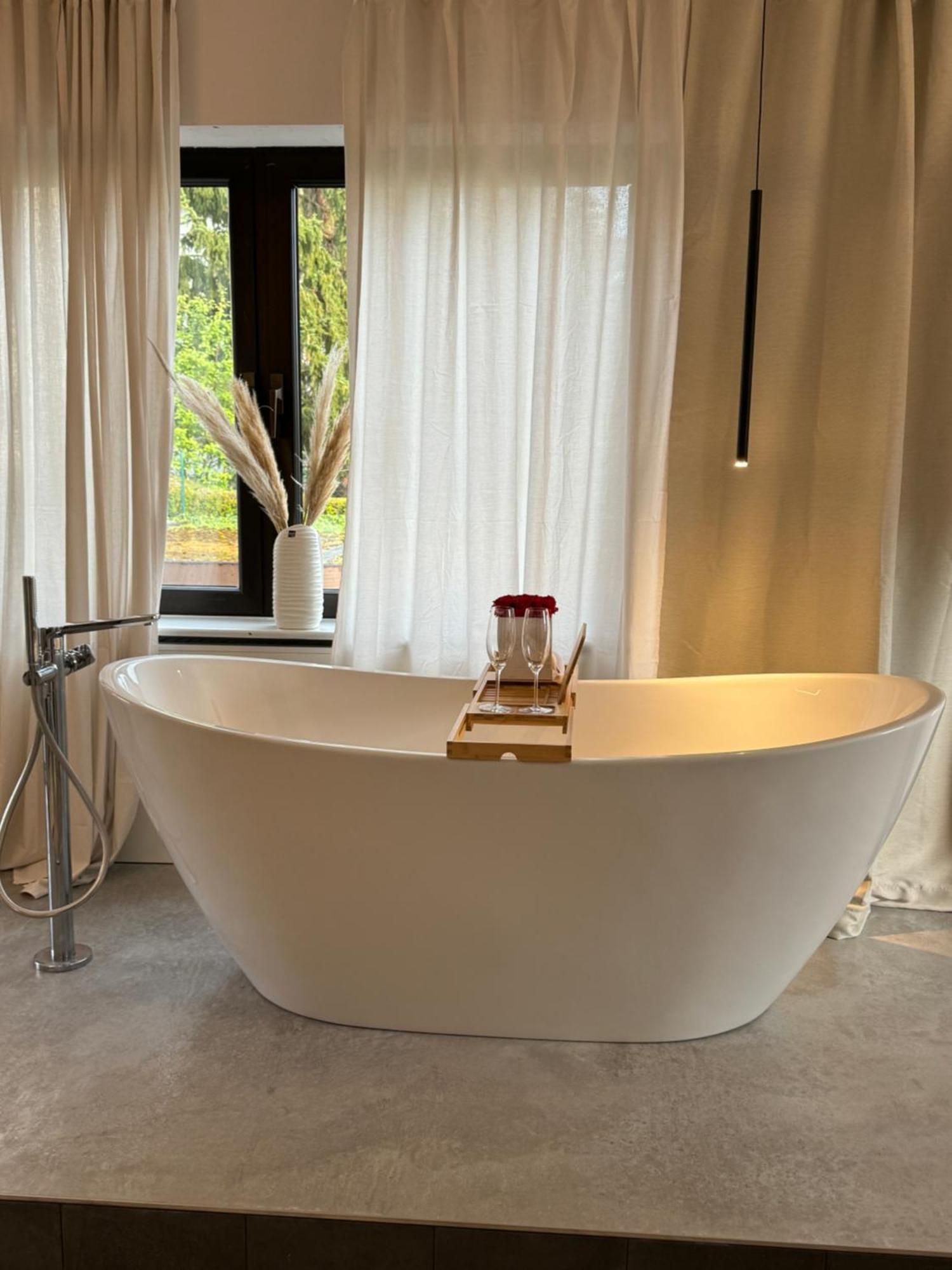 Leonardo Wuerzburg I Freistehende Badwanne Apartment Exterior foto